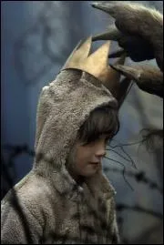 Dans ce film tir d'un livre pour enfants, le jeune garon porte couronne. Quel est le titre de l'oeuvre ?