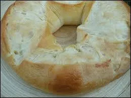 Voici la photo d'un dessert typique du Sud-Est de la France, cette p�te lev�e est parfum�e � la fleur d'oranger. Il s'agit de �