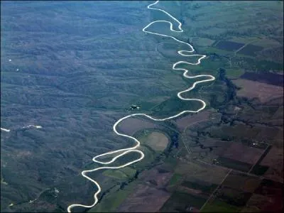 Le Mississippi est un fleuve de 3 780 km traversant la partie centrale des Etats-Unis. Combien d'Etats traverse-t-il ?