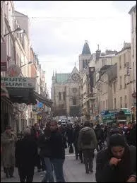 Nous sommes  Saint-Denis, prfecture du dpartement de Seine-Saint-Denis, o les habitants se nomment les ...