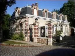 Quel est le nom des habitants de Vaujours ?