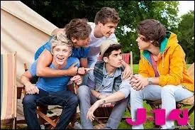 A quelle chanson appartiennent ces paroles :  Playing this guitar by the fire too loud Oh my mind they could never shut us down I used to think that I was better alone  ?