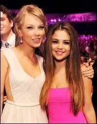 Qui est sortie avec un des frres Jonas ?