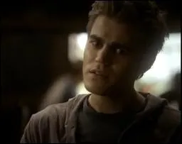 Quelle hypothse met premirement Stefan sur l'endroit o se trouve Elena (durant sa discussion avec Caroline).