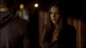 Pourquoi Stefan appelle-t-il Elena au debut de l'pisode ?