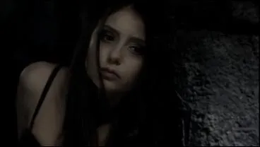 Contre quoi Katherine accepte-t-elle de raconter son histoire ?