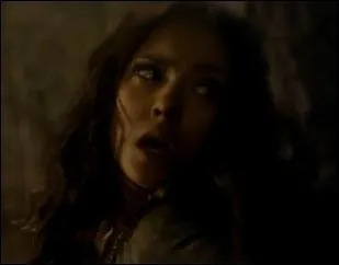 En quelle anne Katherine se transforme-t-elle en vampire ? Avec le sang de qui ?