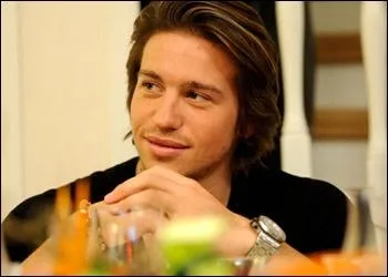 Le blogueur Mickal Vendetta a particip aux  Anges de la tl-ralit 3  en 2011, mais quelle mission remporte-t-il en 2010 ?