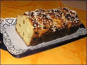 Pour Nol, dans quel pays mange-t-on traditionnellement cette brioche aux raisins nomme cozonac ?