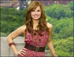 Dans quelle srie joue Debby Ryan ?