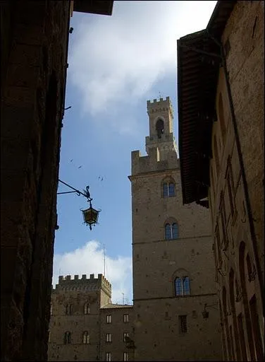 Cette ville appartient aux...