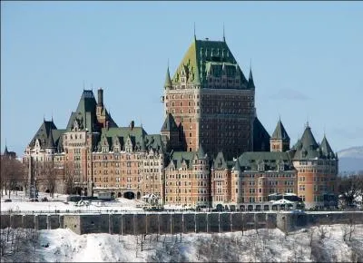 Si vous pouvez vous le payez, restez dans cet htel juste  ct de la piste de luge. Comment s'appelle cet htel ?