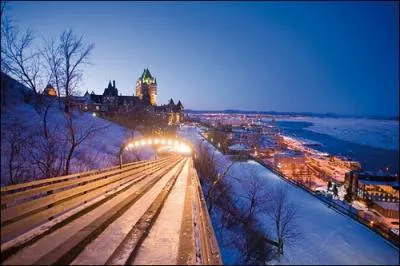 Il y a une faon de glisser beaucoup plus amusante ! Cette piste de luge se trouve  Qubec sur...