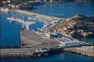 Baigne par la Mditerrane, cette commune de Haute-Corse abrite le 3me plus important port de l'le, le seul  tre ouvert au trafic de matires dangereuses. Il s'agit de l'...