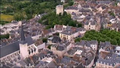 Situe dans l'Indre, elle abrite le plus important centre de plerinage du Berry et est surnomme :  la ville Notre-Dame-du-Sacr-Coeur . Il s'agit de :