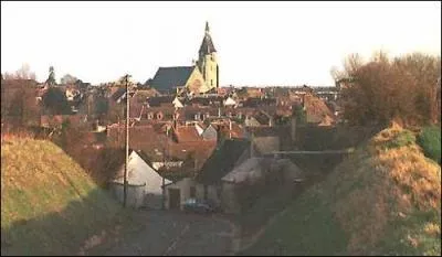 Marcel Proust l'a rendue clbre en la nommant  Combray , ville o se droule  A la recherche du temps perdu . En 1971 le nom de Combray fut accol  son nom d'origine et elle devint :