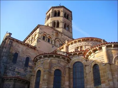 C'est l'une des quatre sous-prfectures du Puy-de-Dme. Son glise Saint-Austremoine fait partie des plus beaux difices romans d'Auvergne. Vous tes ...