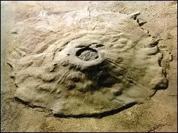 La taille de cette montagne martienne est :