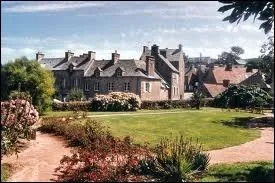 Quel est le nom des habitants de la ville Manchote ( ou Manchoise ) de Pontaubault ?