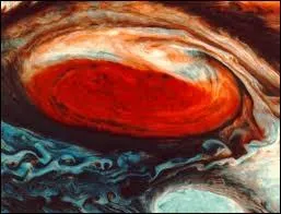  quoi est due la grande tache rouge de Jupiter ?