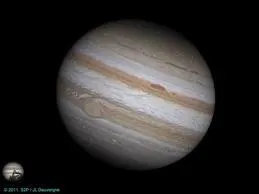 Jupiter effectue une rotation sur elle-mme en :