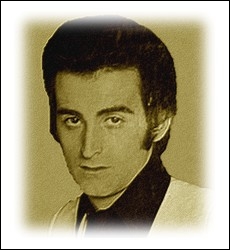 Admirateur inconditionnel d'Elvis Presley, il débute sa carrière solo en 1962 et adapte en français la chanson des Beatles  Love me do  sous le titre ... .