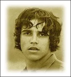 D'origine guadeloupenne, cet auteur-compositeur-interprte compose avec Etienne Roda-Gil en 1968 son premier succs ... .