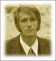 Qui se rappelle du premier titre de ce chanteur , auteur et compositeur d'origine italienne en 1963 et dcd en aot 1998 ?