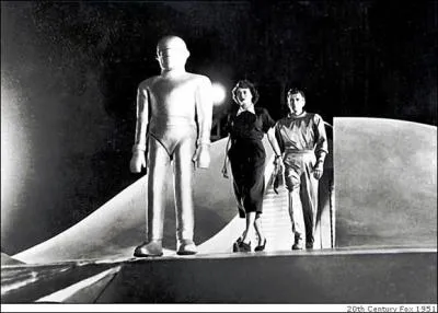 Il vient en paix, il a un robot humanode, je suis quel film :