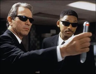 Des hommes en noir, une organisation secrte, un gros cafard, je suis quel film ?