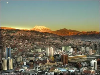 De quel site LA PAZ est-elle la plus proche ?