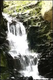  Cry me a river  est l'un des grands standards amricains, mis en valeur par de nombreux interprtes comme Ella Fitzgerald ou Sinatra. La chanson fut fort bien chante en franais, par une belge. .