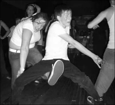 Quel est l'unique animal dont les testicules se trouvent au-dessus de la verge ?