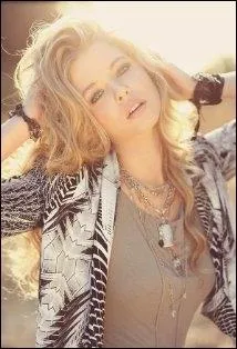 Sasha joue rle de...