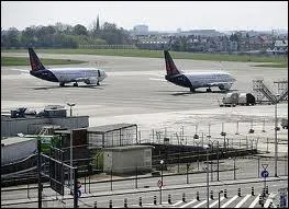 En terme de trafic de passagers, les trois principaux aroports belges sont Lige-Charleroi-Bruxelles. Dans l'ordre dcroissant d'importance, cette numration est fausse. Cochez l'ordre correct .