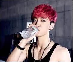 Mon top 3 : Cet excellent rappeur a fait un duo avec Yoseob et un autre avec Song Ji Eun, qui sont tous les deux magnifiques, je vous conseille d'aller voir. Fait maintenant partie d'un groupe :