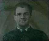 Il a les cheveux ...