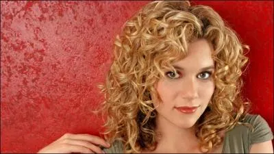 Qui a tagu sur le casier de Peyton ?