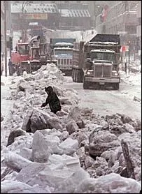 Du 5 au 10 janvier 1998, la pluie verglaante est tombe pendant ... heures au total, laissant une couche de 50  100 millimtres de verglas sur toutes les structures. Combien d'heures de pluie ?