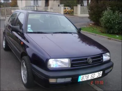 Quelle est cette marque de voiture ?