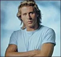 Footballeur et chanteur qui n'a pas survcu aux annes 90.