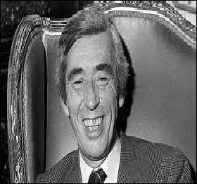 Son clbre hros a pratiqu de nombreuses langues dont l'occitan, le breton, le crole et mme le tibtain.