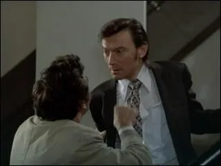 Encore un grand acteur de cinéma, qui fut notamment le partenaire de Simone Signoret, pour un rôle d'assassin sourd, champion d'échecs. C'est ?