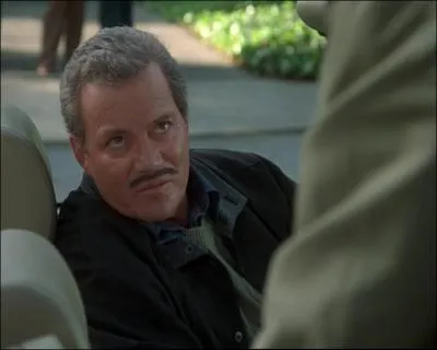 Tout comme Spock, son fidèle second, c'est le Capitaine Kirk qui a été l'adversaire assassin de son agent, dans la série Columbo. Qui est l'acteur ?