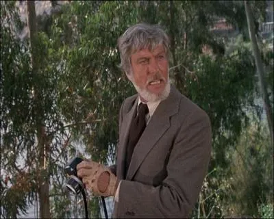 Autre grand acteur de cinéma et de série, habitué aux rôles sympathiques, il fut un assassin photographe célèbre se débarrassant de son insupportable épouse