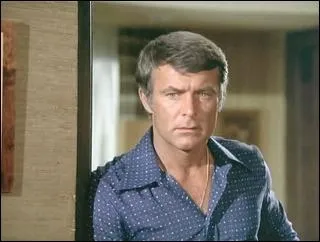 Cette grande star de série TV était aussi un grand sportif dans la vie, il est donc normal qu'il tint un rôle d'assassin patron d'une salle de sport. Qui est-il ?