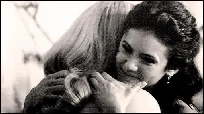 Caroline apprend  Elena une attaque de vampires. O cela se situe-t-il ?