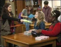 Comment est-elle surnomme par ses camarades de classe ?