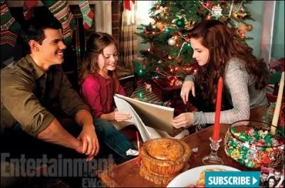  Nol, chez Charlie, Jacob offre  Renesme :