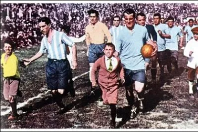 Quel est le 1er pays vainqueur de la coupe du monde ?